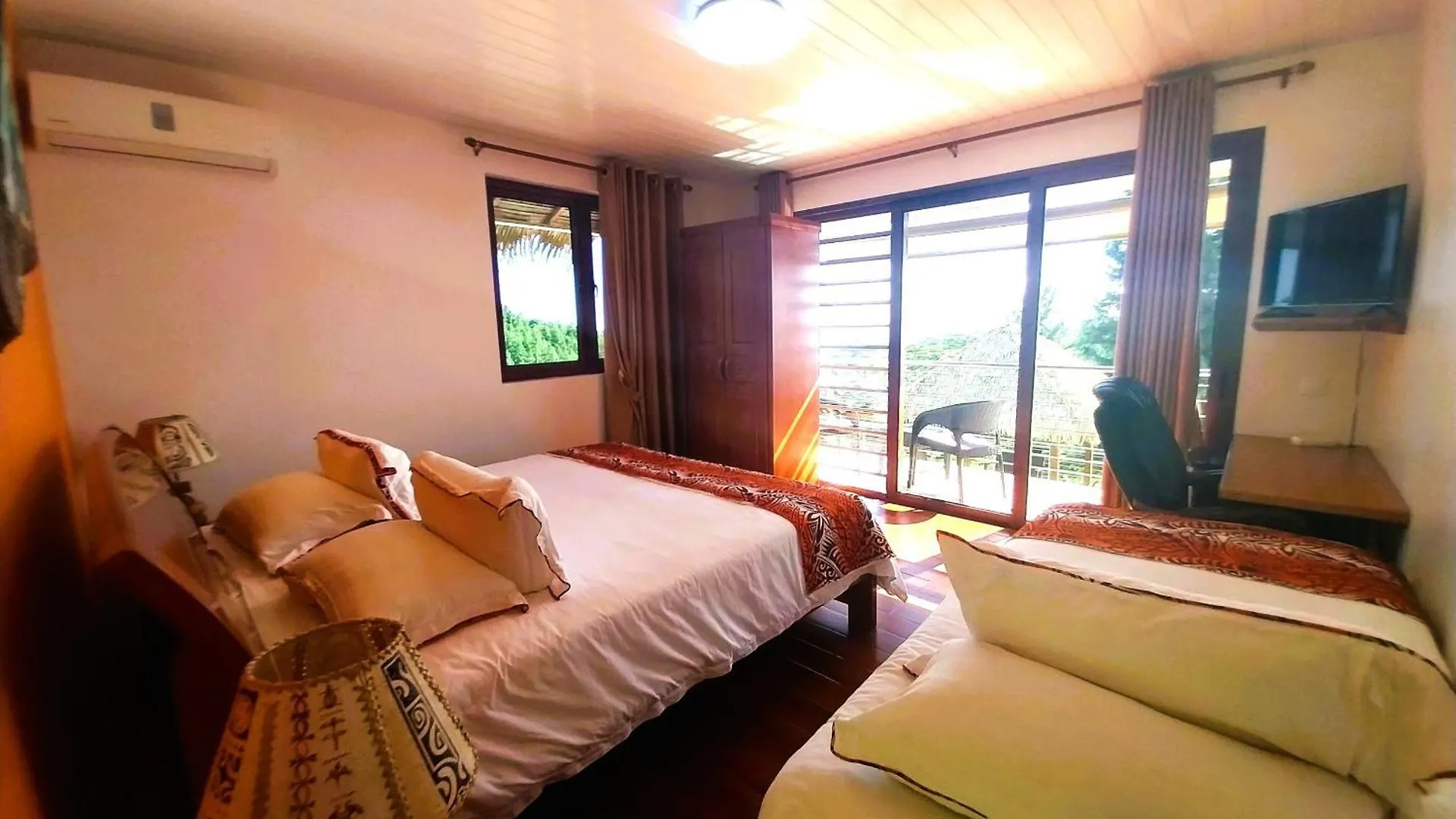 Tahiti Hills Lodge - 12 Pers プナアウィア